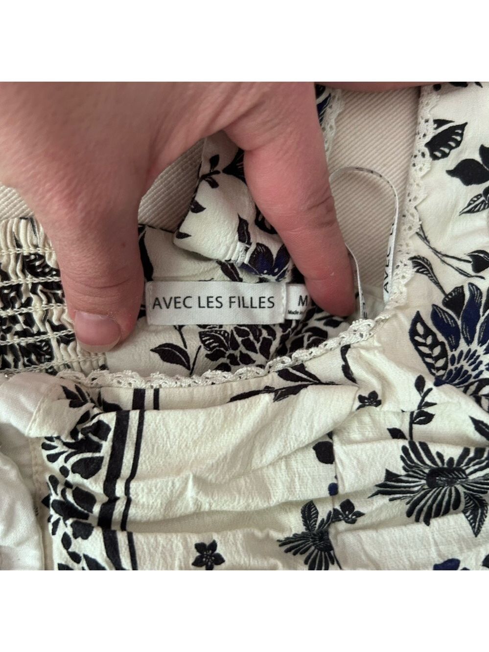 Avec Les Filles White Crop Tank with Black Floral Print in Size Medium | EUC - Picture 4 of 6